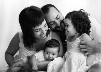 Album de fotos de familia Reportaje de familia dos meses dos años por Elena Rubio elenircfotografia