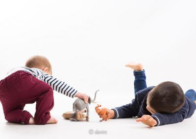 fotografía infantil mientras juegas por Elena Rubio elenirc fotógrafa infantil Barcelona