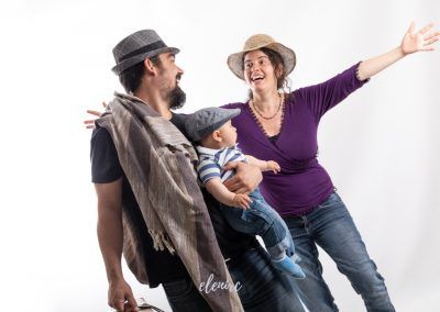Fotografía de familia divertida por Elena Rubio elenirc Reencuentro