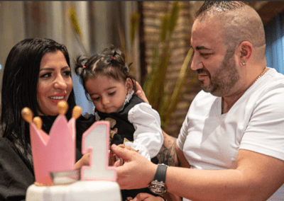 reportaje de fiesta del primer cumplaños en can traver por elena rubio fotografa de familia y boda en elenircfotografia