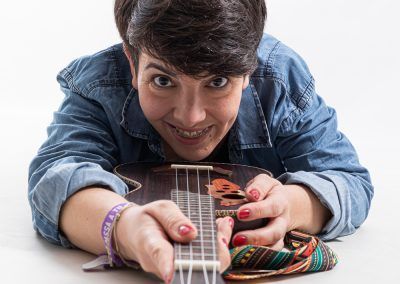 aSonia Jimenez profesora de ukelele en Mollet Retrato de Elena Rubio fotografa en Barcelona en elenircfotografia amb molt de ritme