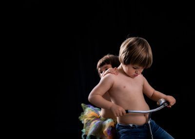 elenircfotografia Elena Rubio hermanos en el triciclo fotografia infantil