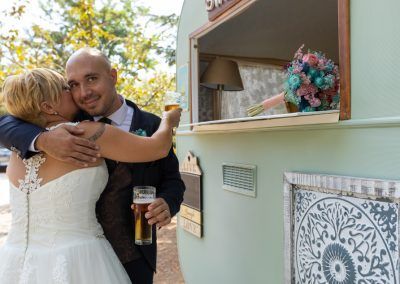 Descanso de los novios fotografía de boda en Barcelona elenircfotografia