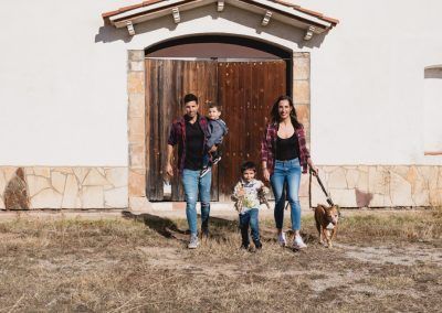 El Reportaje de familia en exterior de elenircfotografia es un regalo para siempre