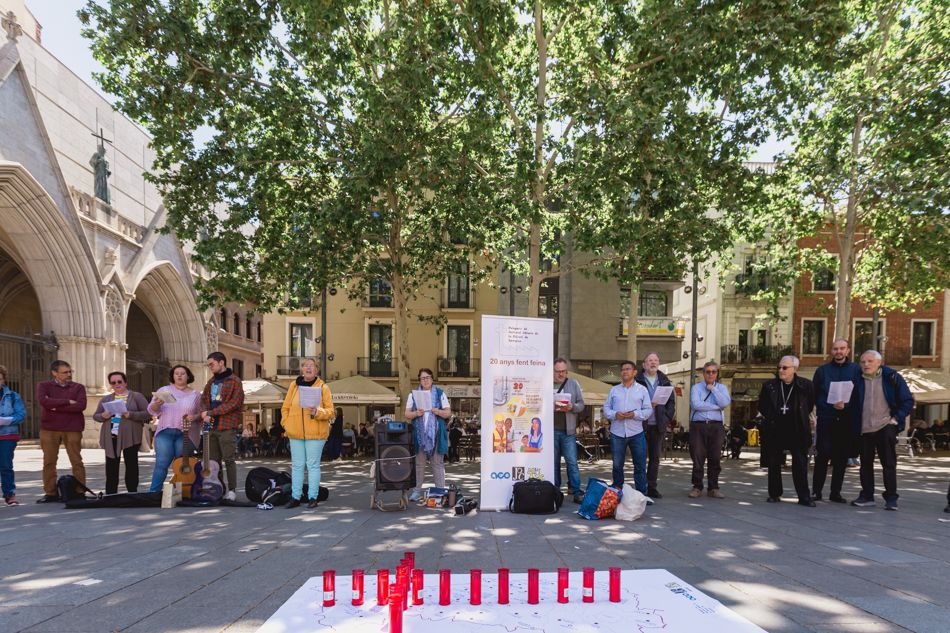 Reportatge de la celebració dels 20 anys Pastoral Obrera Terrassa Acte reivindicatiu a la plaça de la catedral Fotografia Elena Rubio elenirc