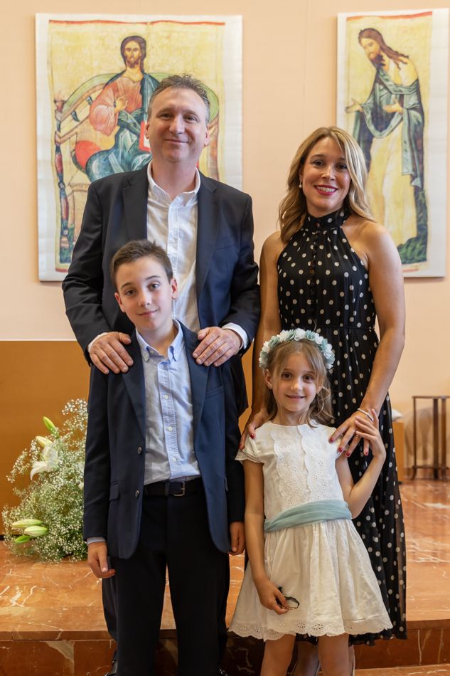 celebracion comunion fotos familia en iglesia