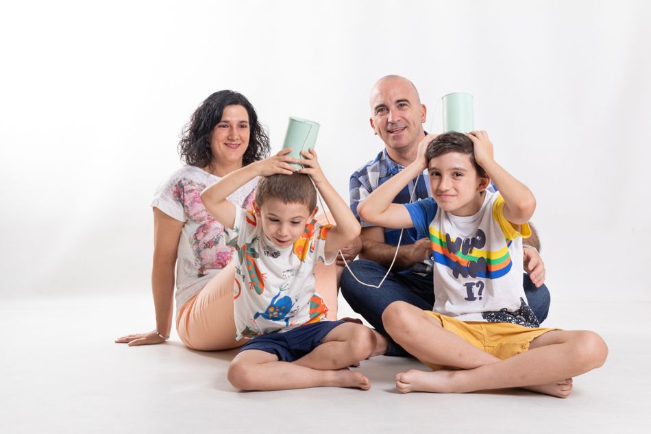 Reportaje de familia en estudio en Mollet elenircfotografia