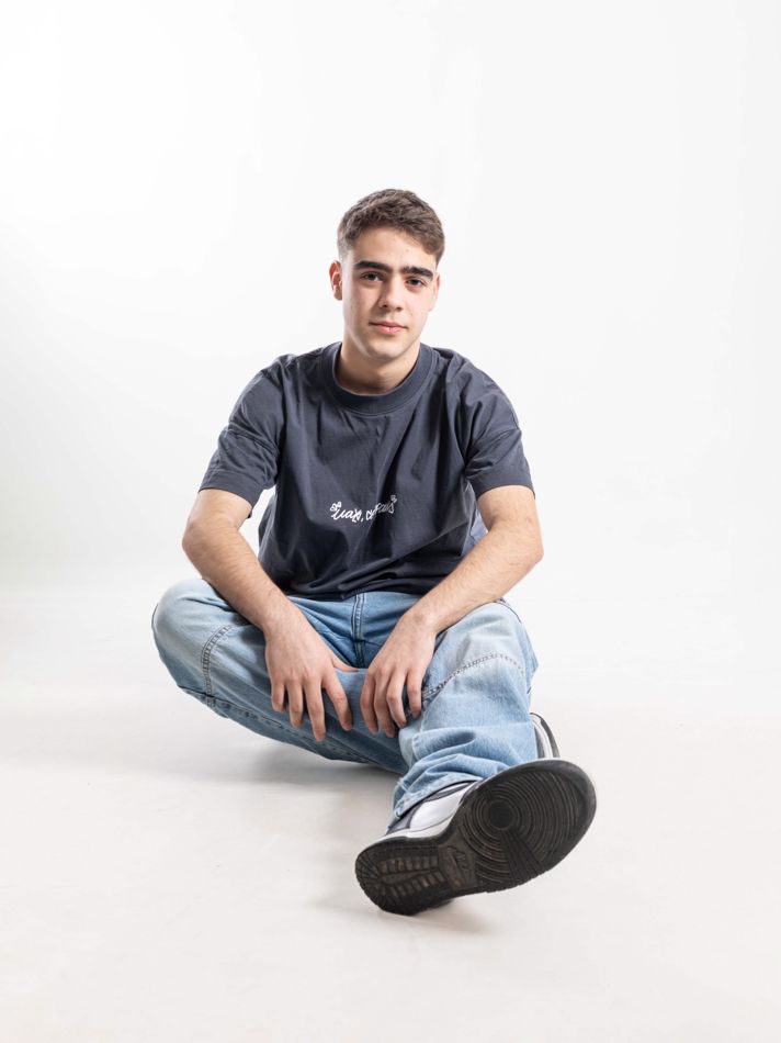 Retrato adolescente en estudio · Elenirc 20250206 elenirc 184828