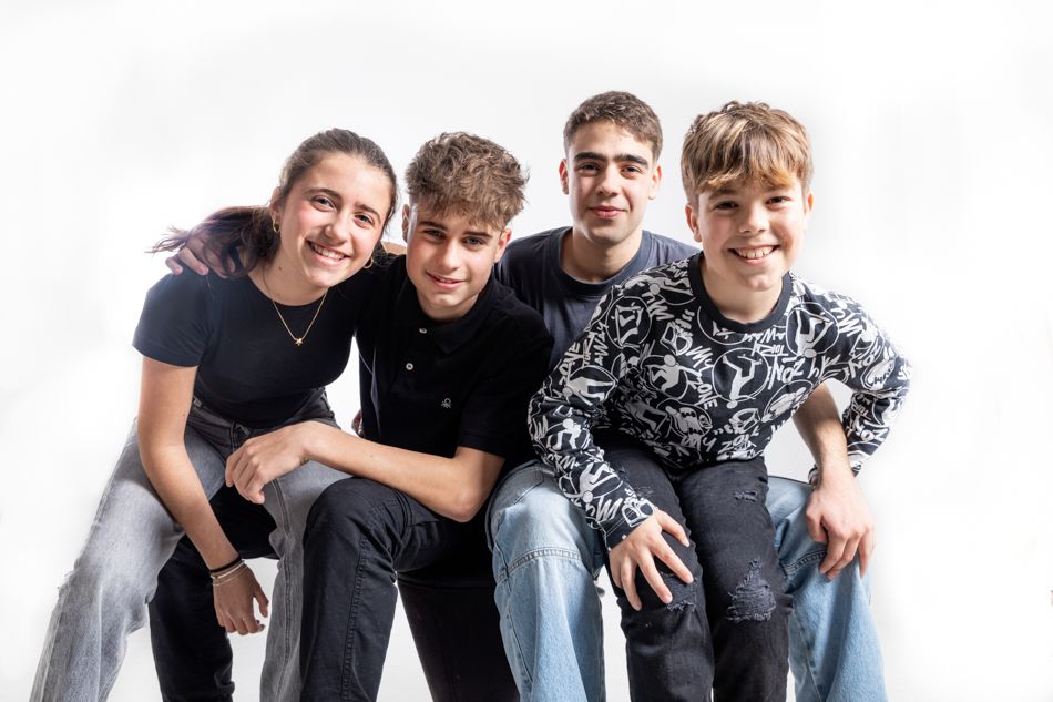 Un regalo inolvidable para los abuelos: fotos con sus nietos en estudio elenircfotografia