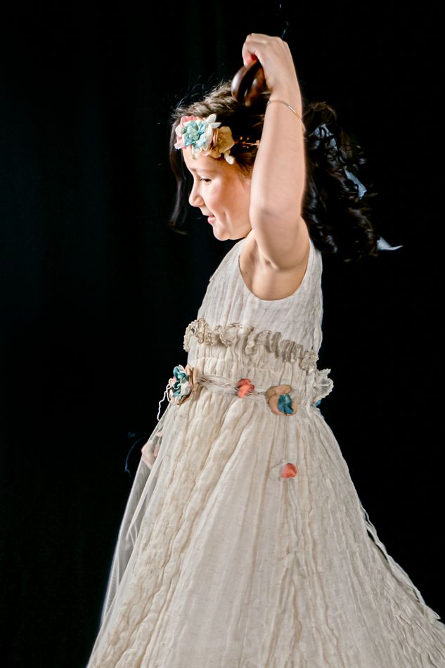 bailando Fotos comunión en estudio elenircfotografia en Mollet del Vallès, Barcelona