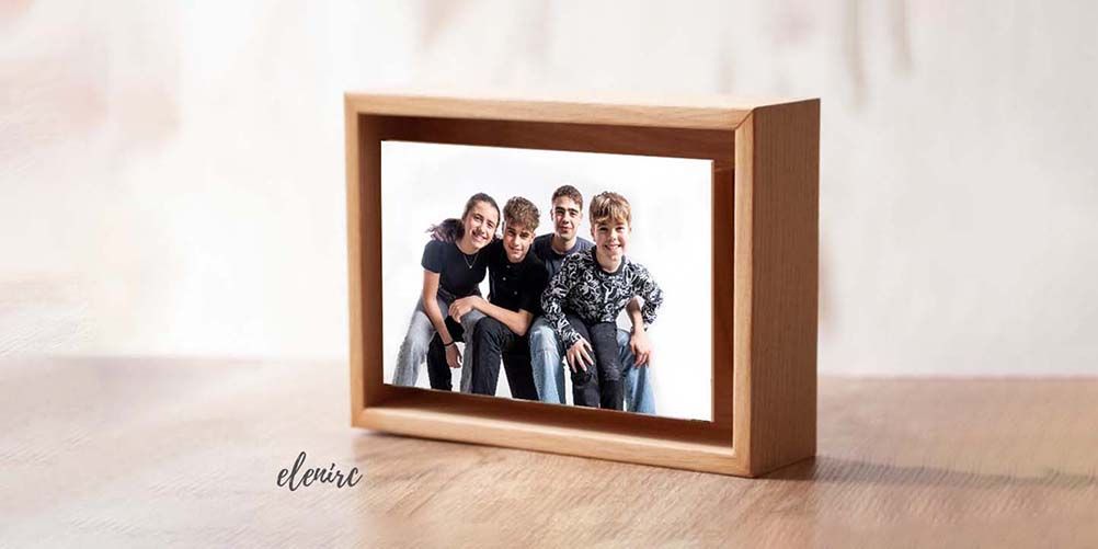 Fotos de primos para regalar a los abuelos fotografía de cuatro primos presentada en un marco como recuerdo para los abuelos