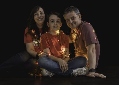 fotos de navidad en familia con luces elenirc fotografia mollet del valles