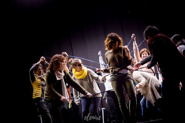 Reportaje fotográfico de evento cultural en Barcelona con actuación en escenario