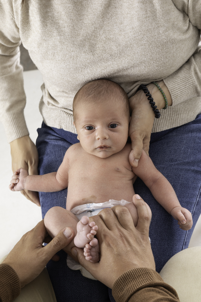 Fotografía de recien nacido en familia en Mollet del Valles en Barcelona Elena Rubio elenirc