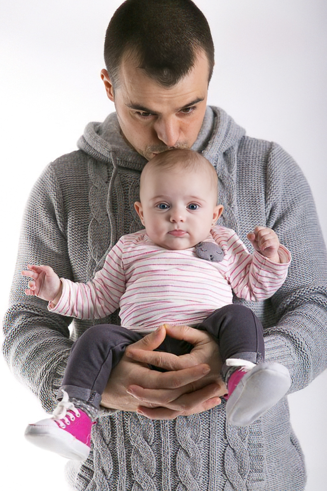 padre con su bebé en los primeros meses de vida