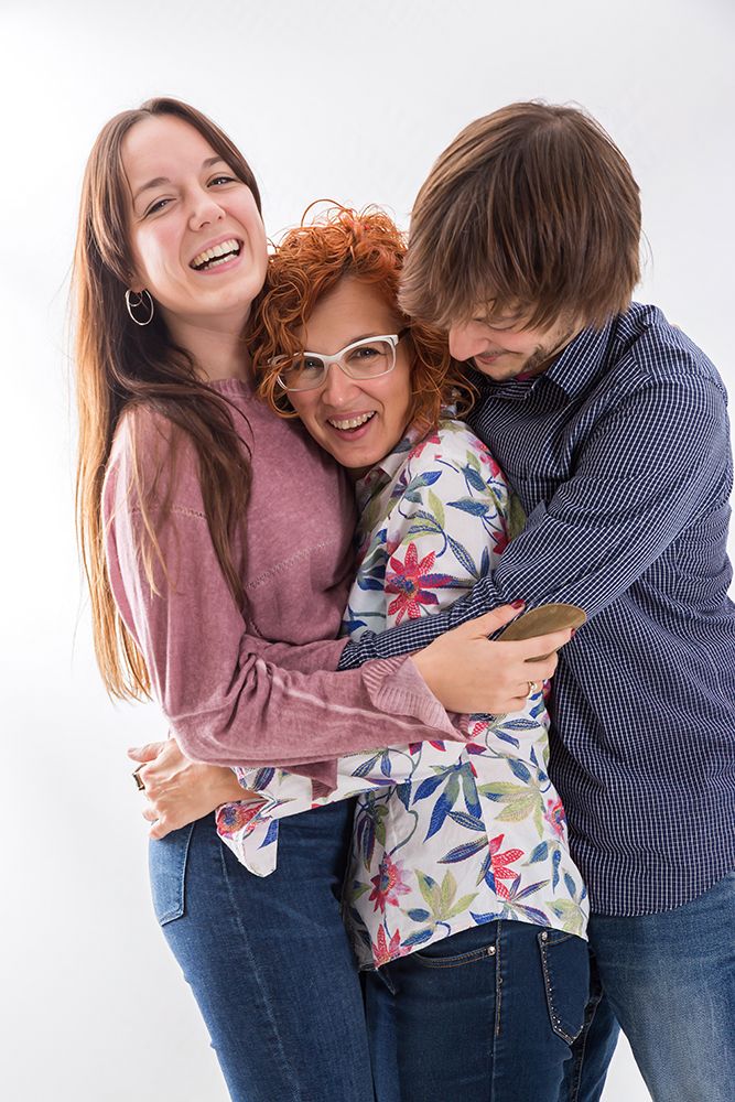fotografía de familia en estudio en Barcelona