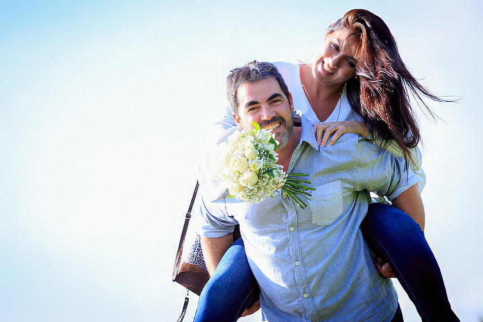 pareja en Barcelona celebrando su boda en exterior