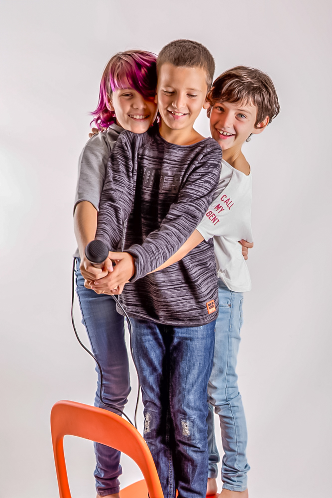 Expresión infantil con micrófono · Elena Rubio · Elenirc Fotografia fotografia marca personal l elenirc 21